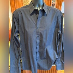 UNTUCKit men’s button front shirt. Sharp black with logo. Large